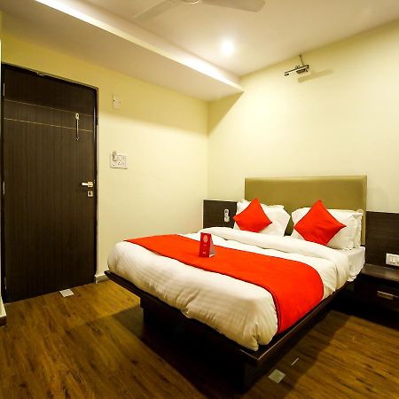 New Rajdhani Hotel Vadodara Exterior photo
