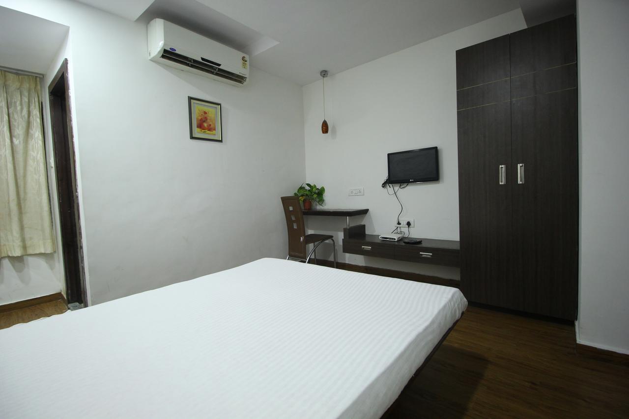 New Rajdhani Hotel Vadodara Exterior photo