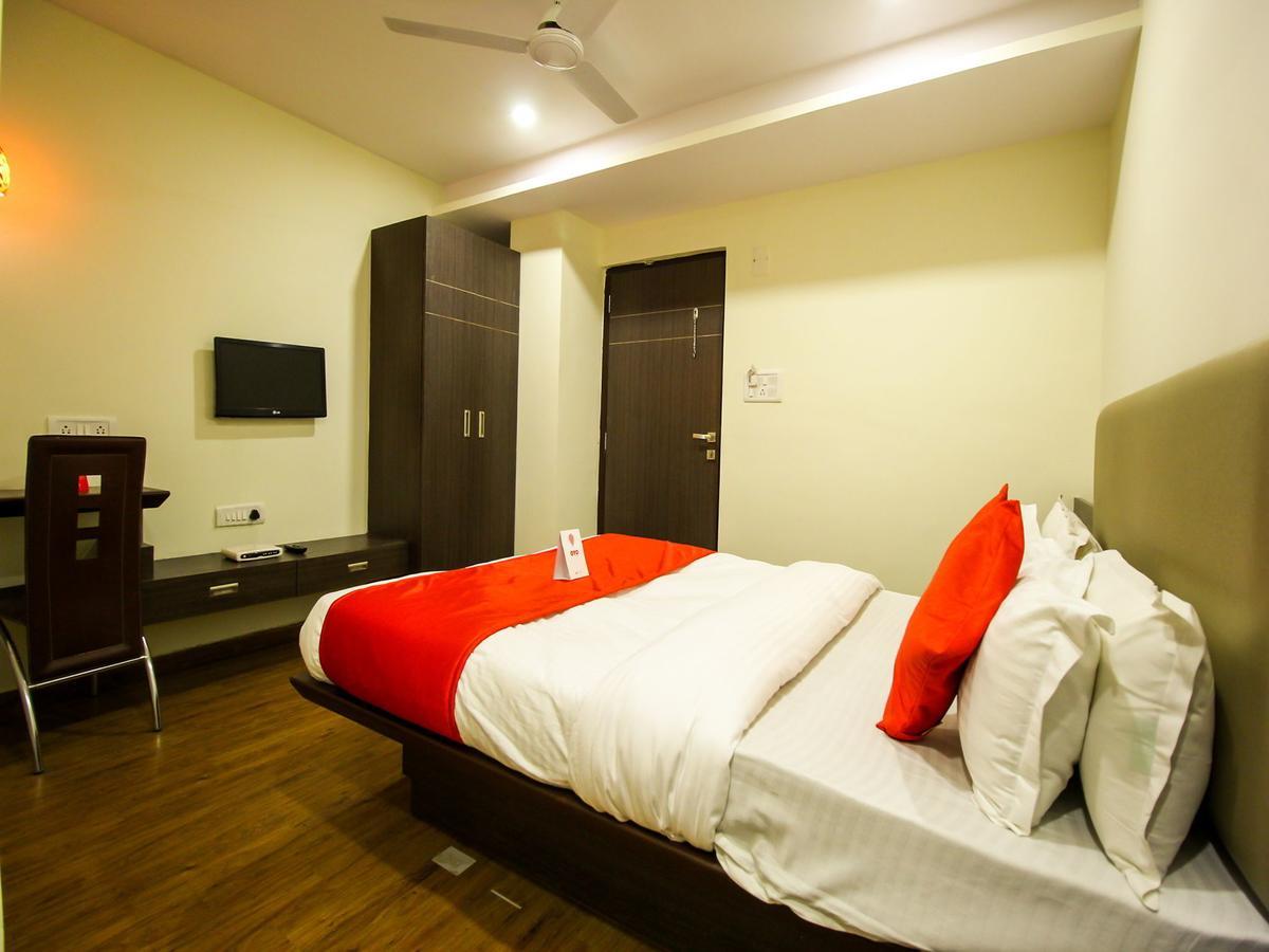 New Rajdhani Hotel Vadodara Exterior photo